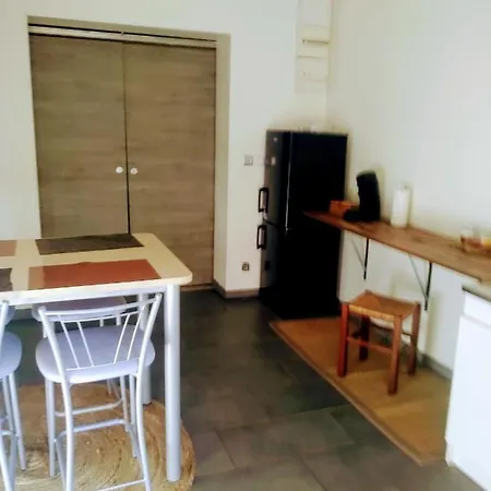 Studio Apartment *
